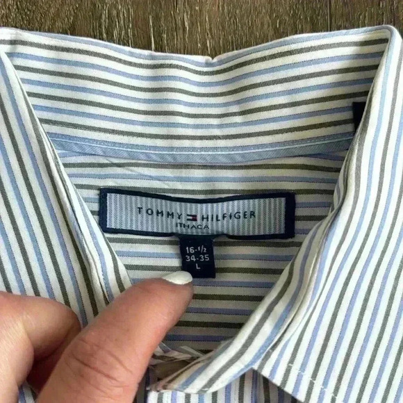Tommy Hilfiger button up shirt.  Men’s size L (16.5 35-35). - Picture 3 of 4